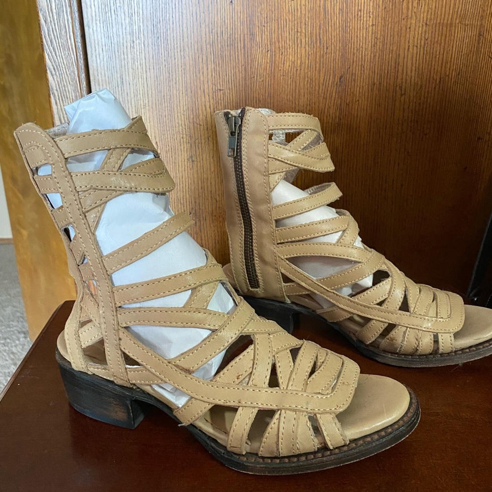 Freebird Queen Sandals Size 7
